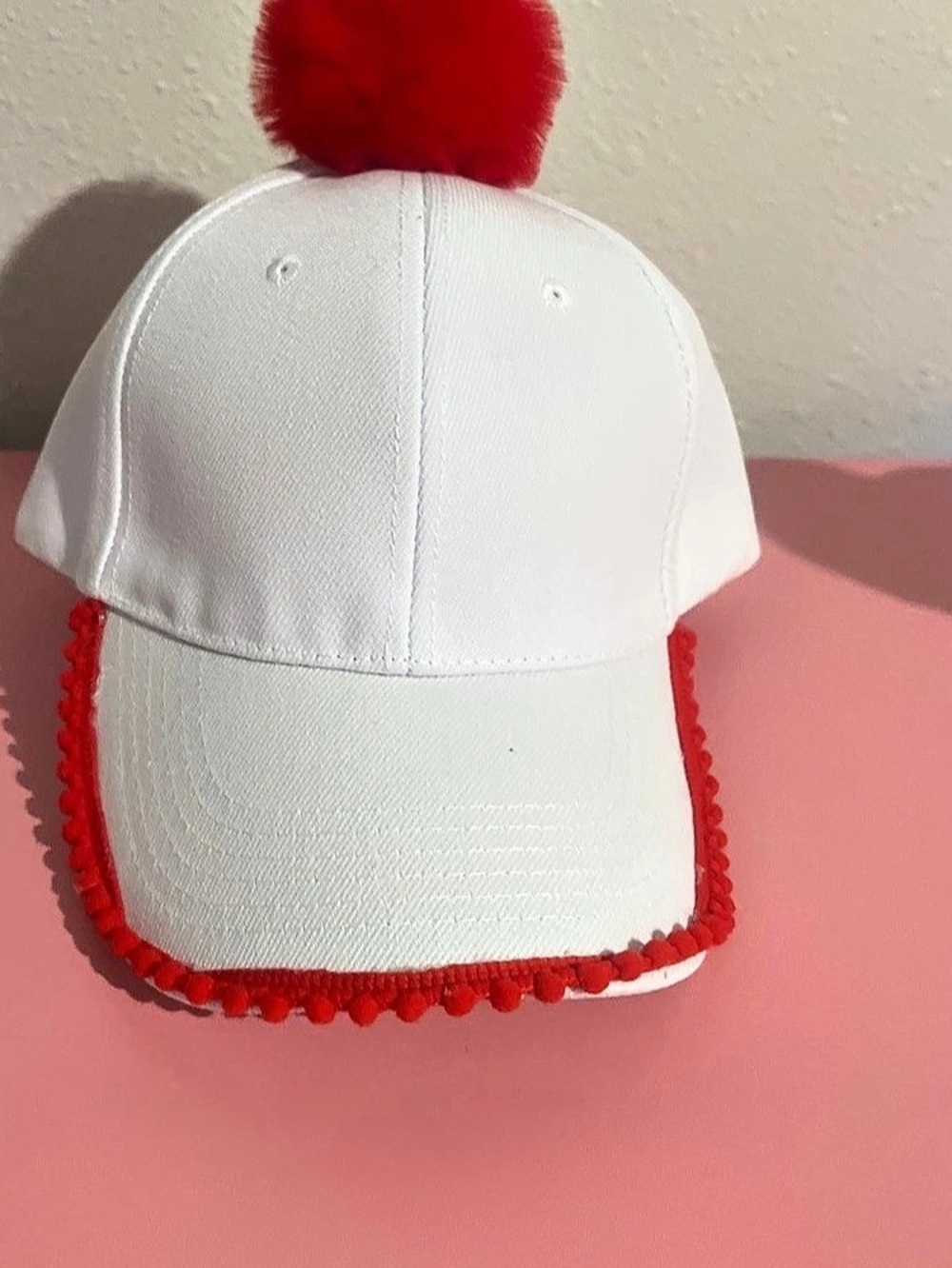 Women's White & Red Pom-Pom Hat